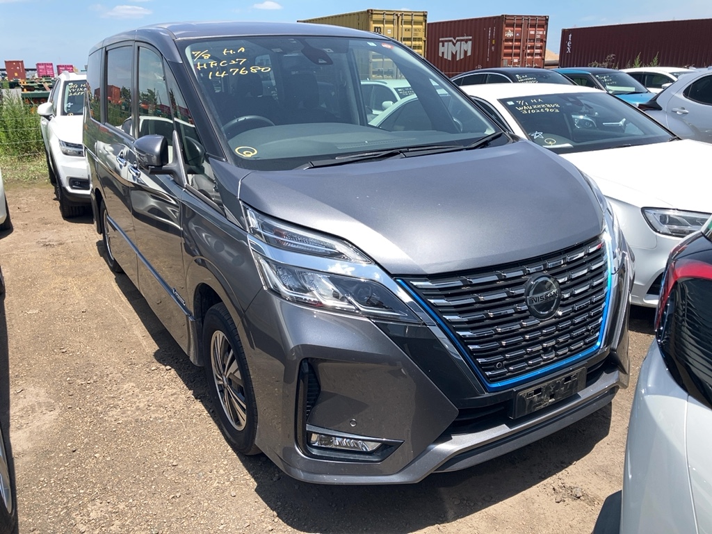 NISSAN Serena 2022